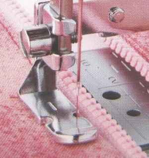 Фото  Лапка для вшивания молнии узкая F036N | Текстильторг