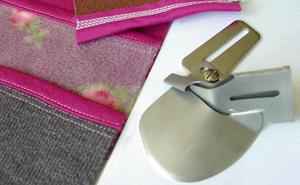 Фото  Улитка для одинарного загиба вшиваемой ленты для оверлоков MerryLock (оригинал) | Текстильторг